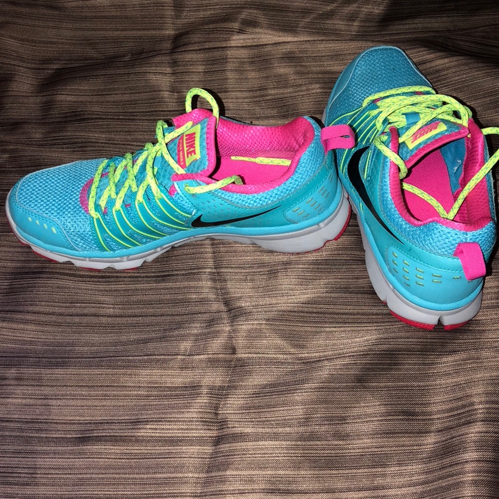 Women’s Nike Shoes - Picture 2 of 2
